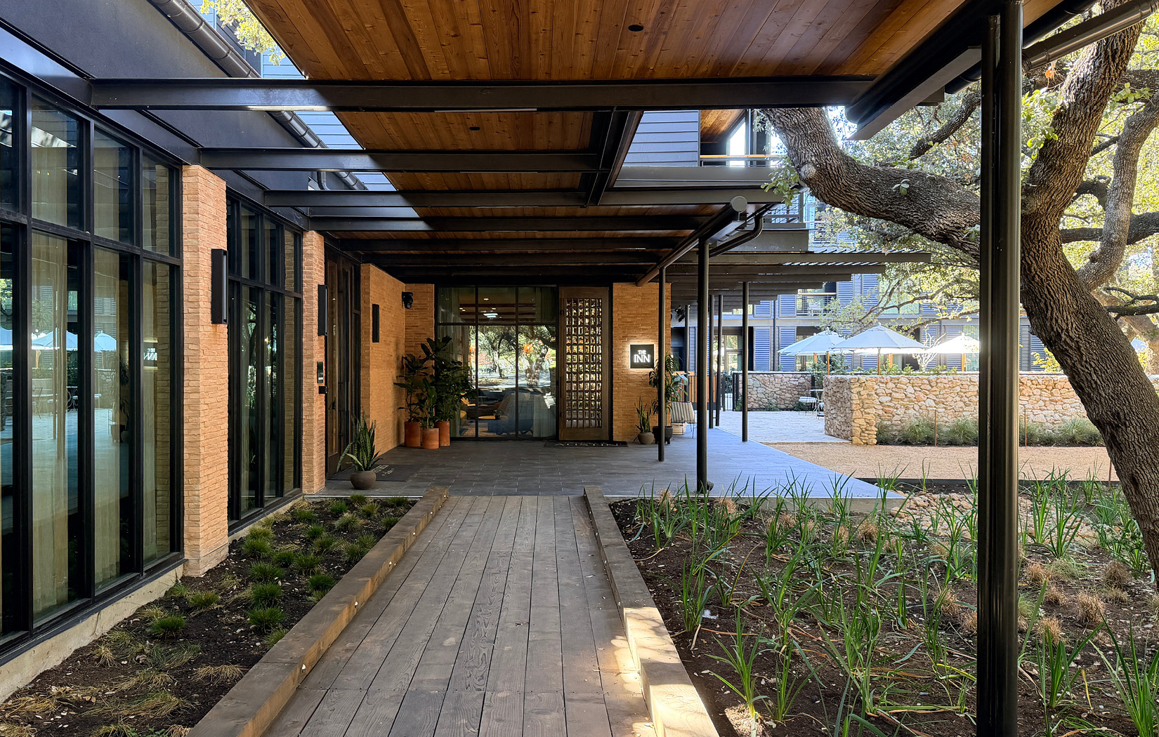 The Inn at Green Pastures & Henry's